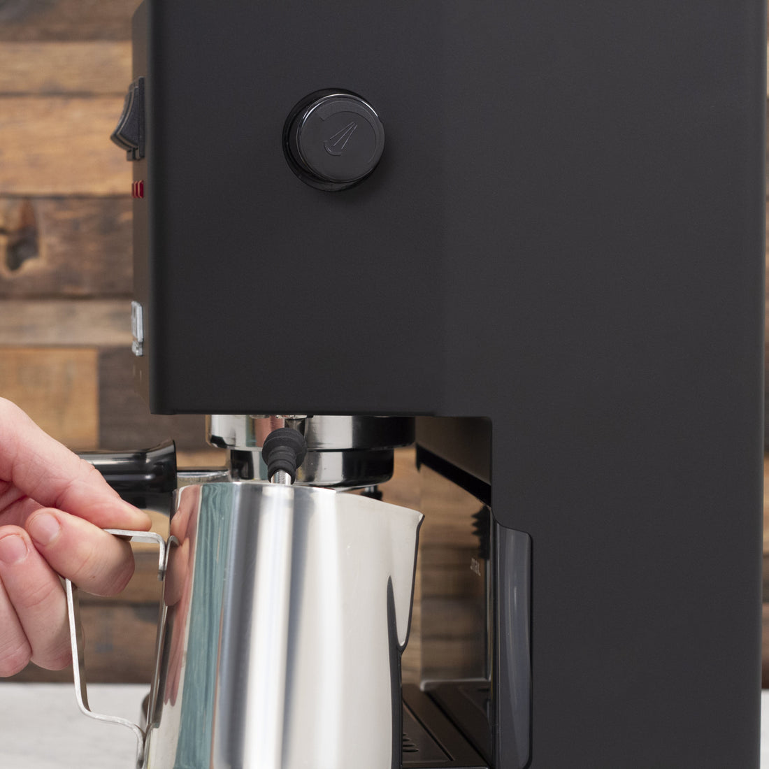 Gaggia Classic Pro E24 Thunder Black steaming || Thunder Black