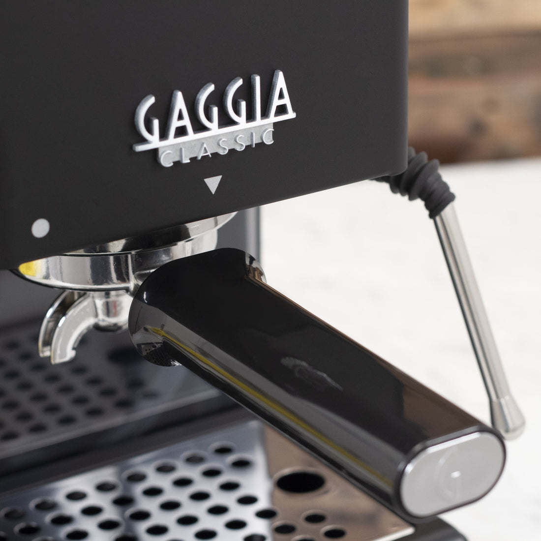 Gaggia Classic Pro E24 Thunder Black portafilter zoom || Thunder Black