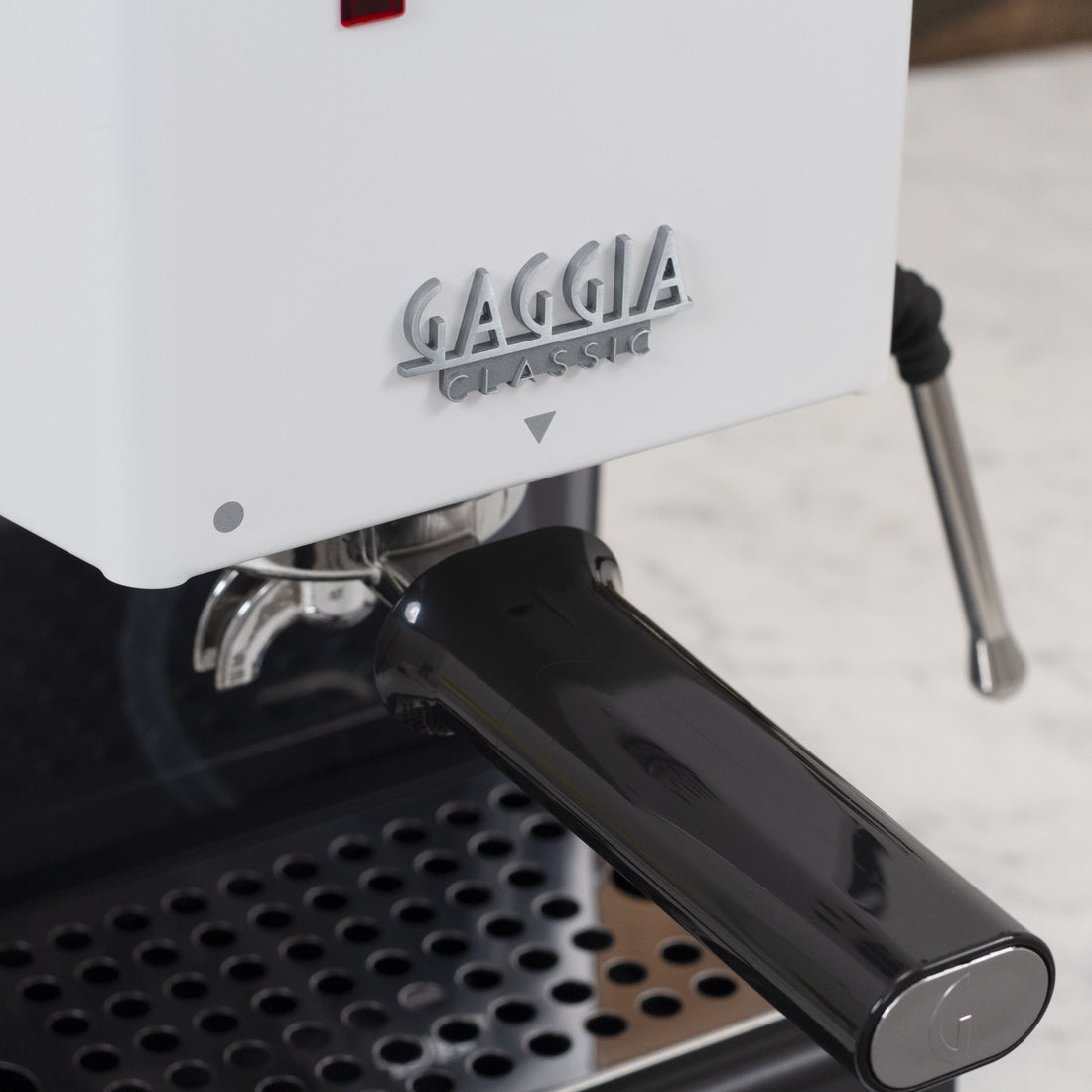 Gaggia Classic Pro E24 polar white portafilter zoom || Polar White