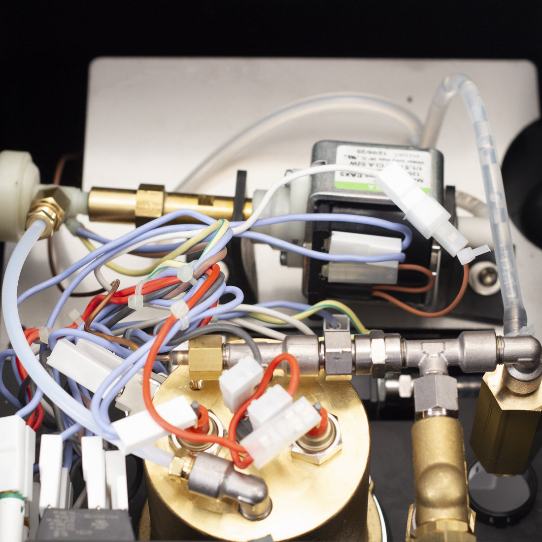 Internally, the Pippa has a clean layout with essential components easy to access.