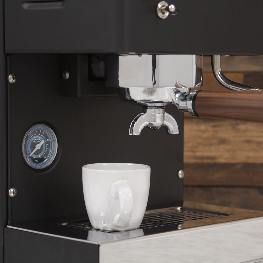 Custom wood handle portafilters add a touch of elegance to this exclusive version of the Pippa.