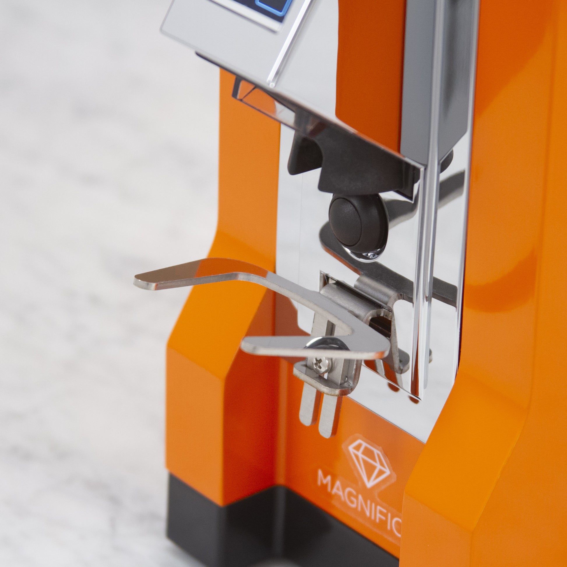 Eureka Mignon Magnifico Coffee Grinder in Orange Portafilter Holder || orange