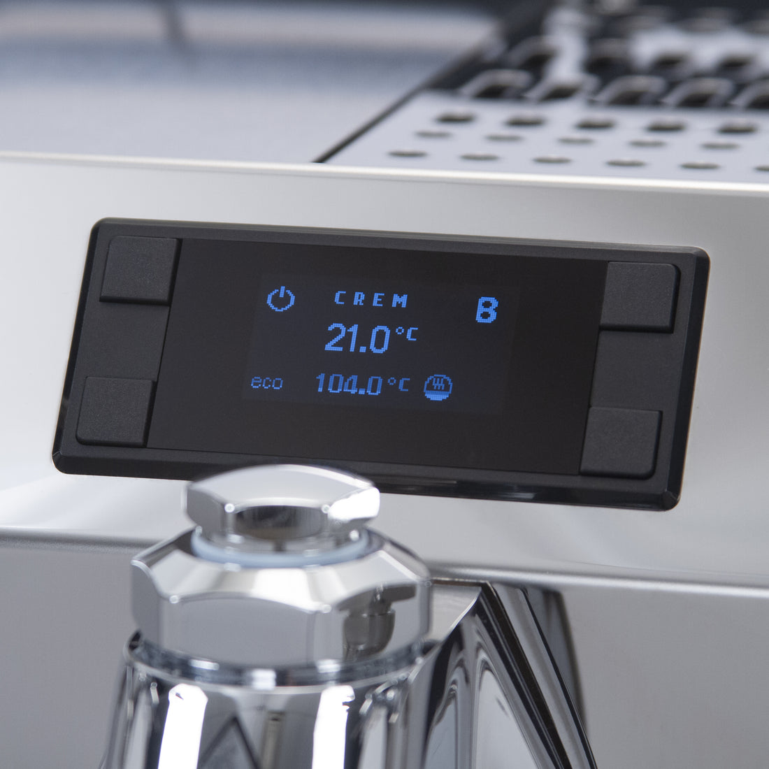 Dual boilers and PIDs provide precise and stable steam and brew temperatures.